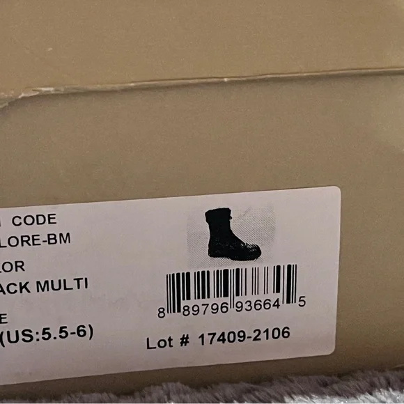 Stylish Black Lace-Up Women's Boots - Picture 7 of 11